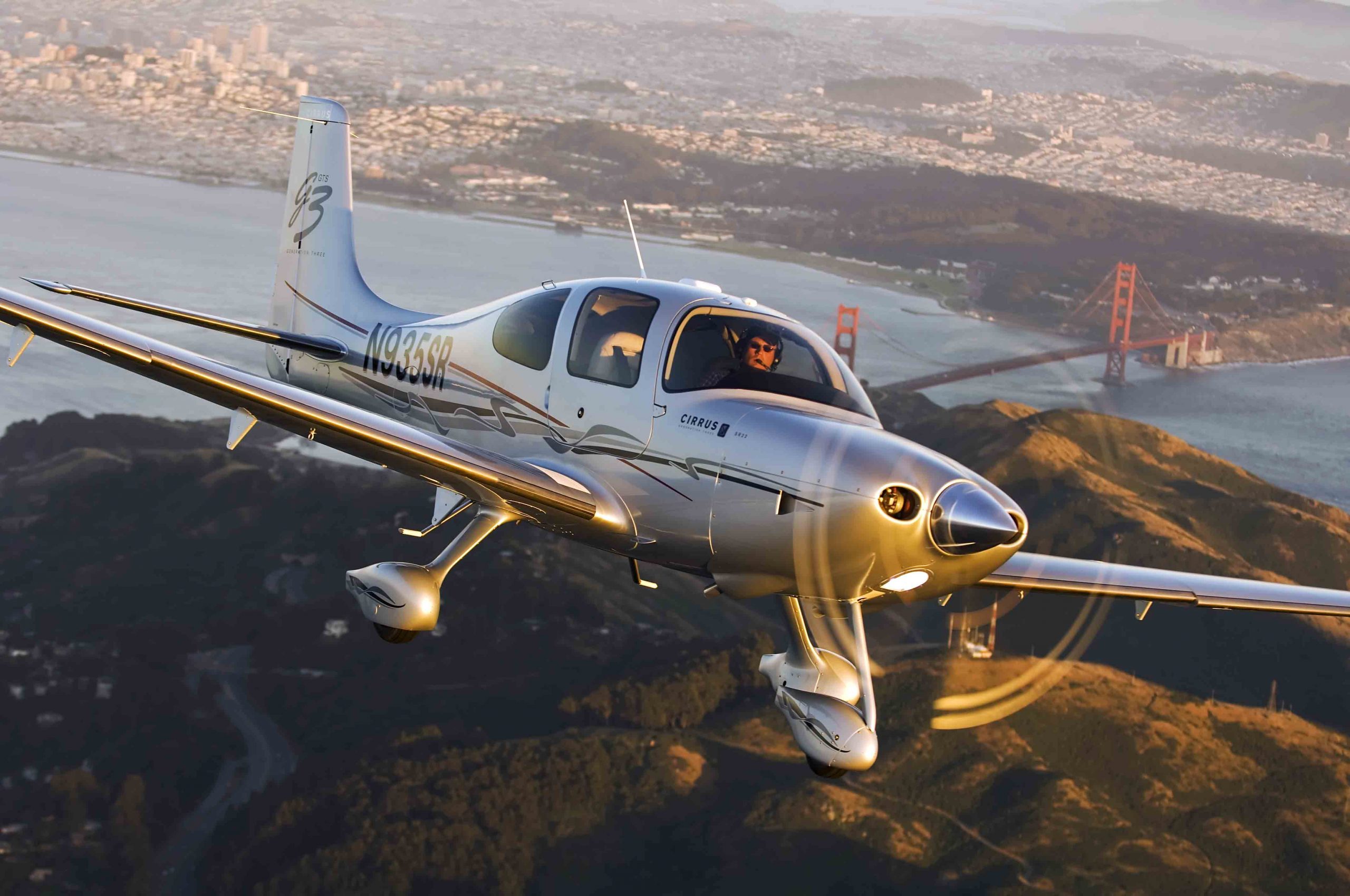 Самолет cs2. Самолет Cirrus sr22. Самолет Циррус 22. Cirrus sr22 - лёгкий одномоторный самолёт. Sr22.