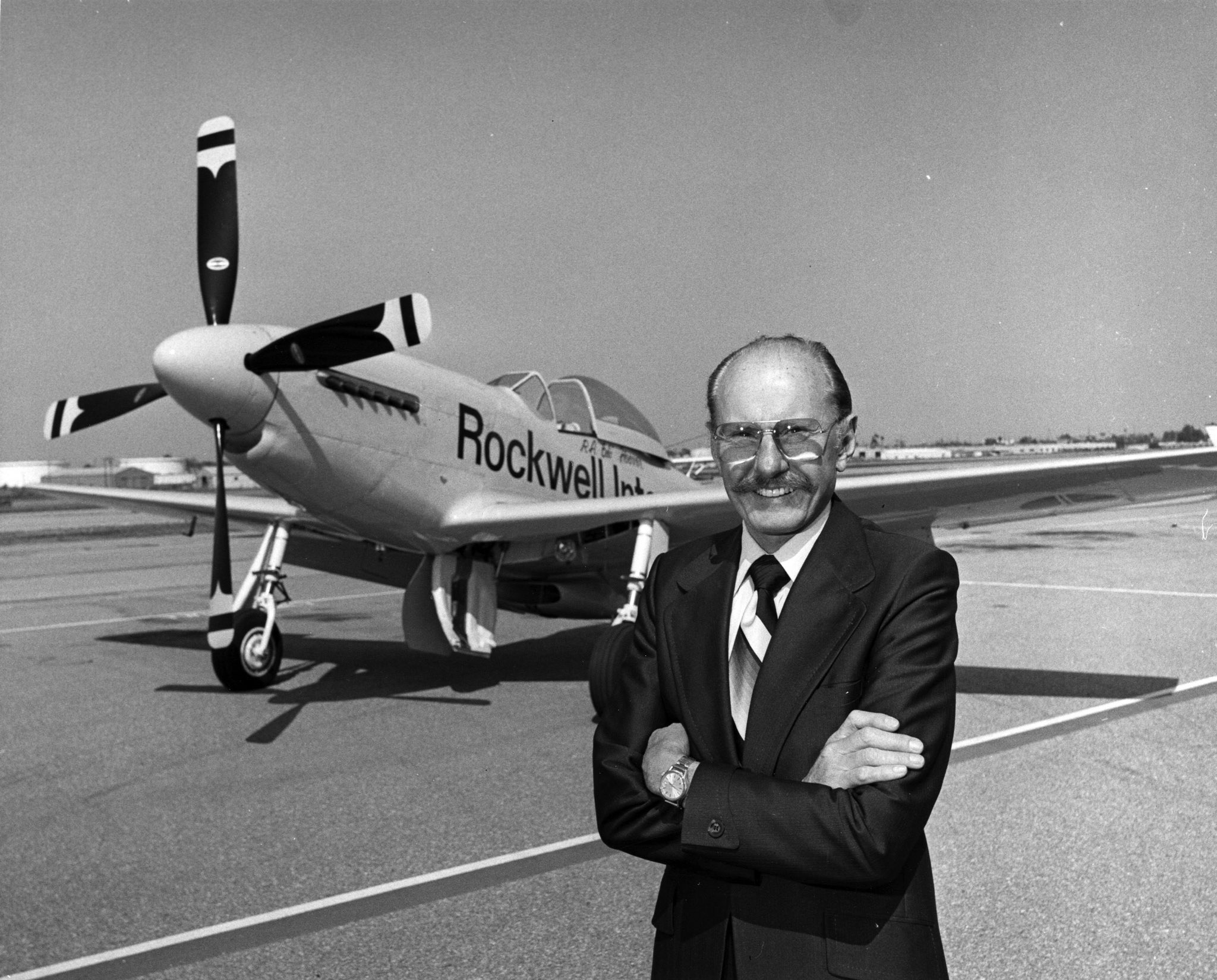 Legendary pilot Bob Hoover dies : : FLYER