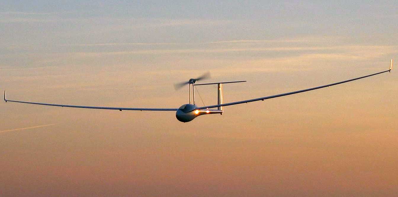 Scotland sees series of long glider flights : : FLYER