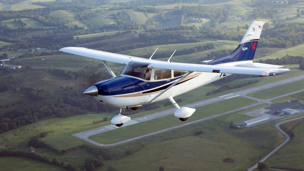 Cessna 182 Continental engines