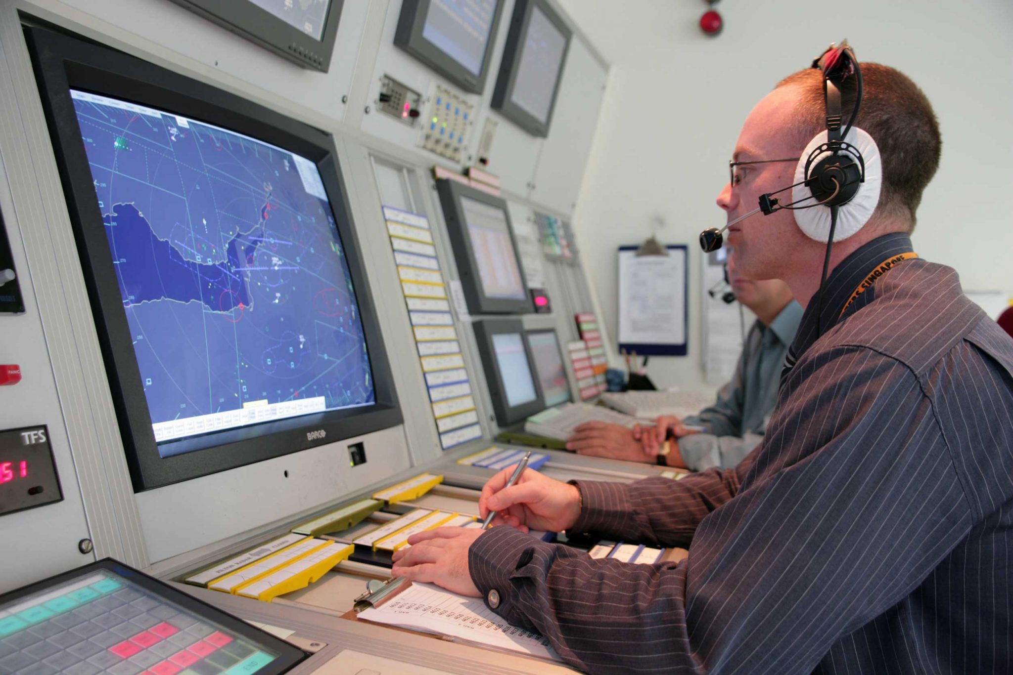 Bristol Airport drops Lower Airspace Radar Service (LARS) : : FLYER