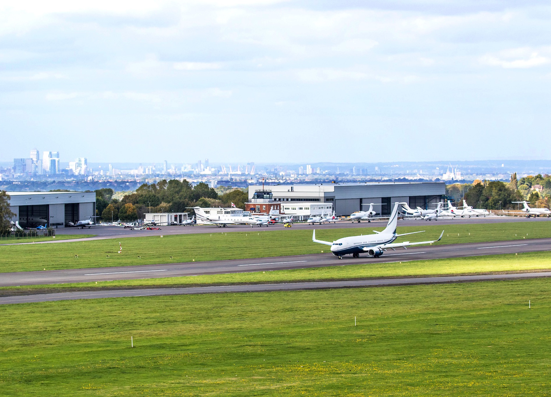 Biggin Hill raises landing fees to deter circuit training FLYER