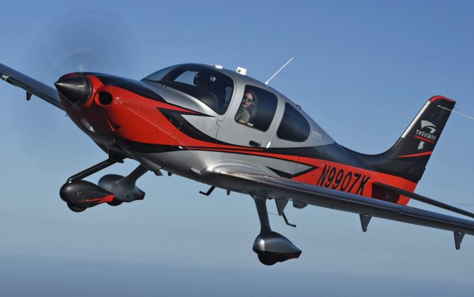 Cirrus celebrates 7,000th SR with limited editions : : FLYER