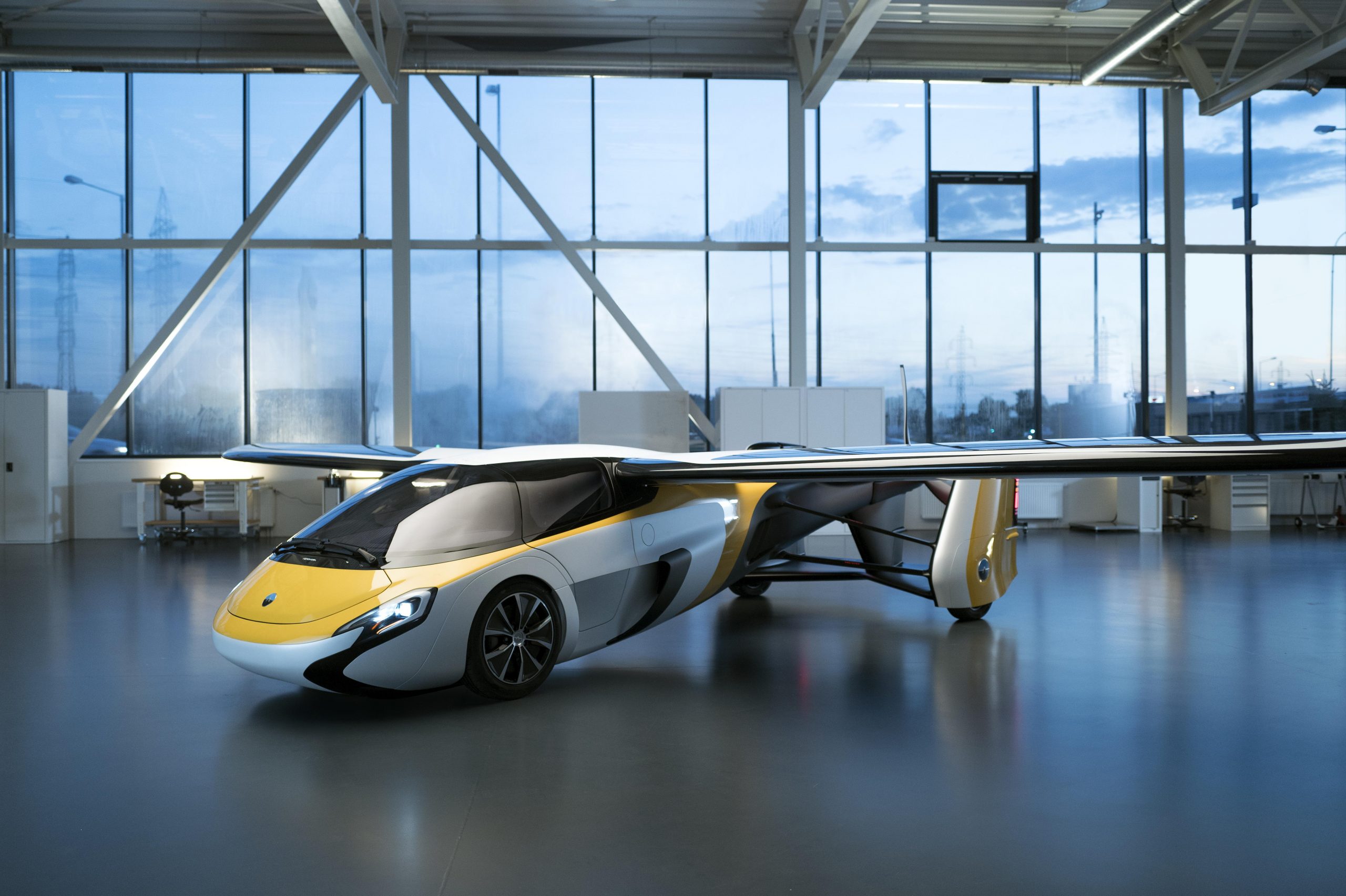 Летающий автомобиль AEROMOBIL