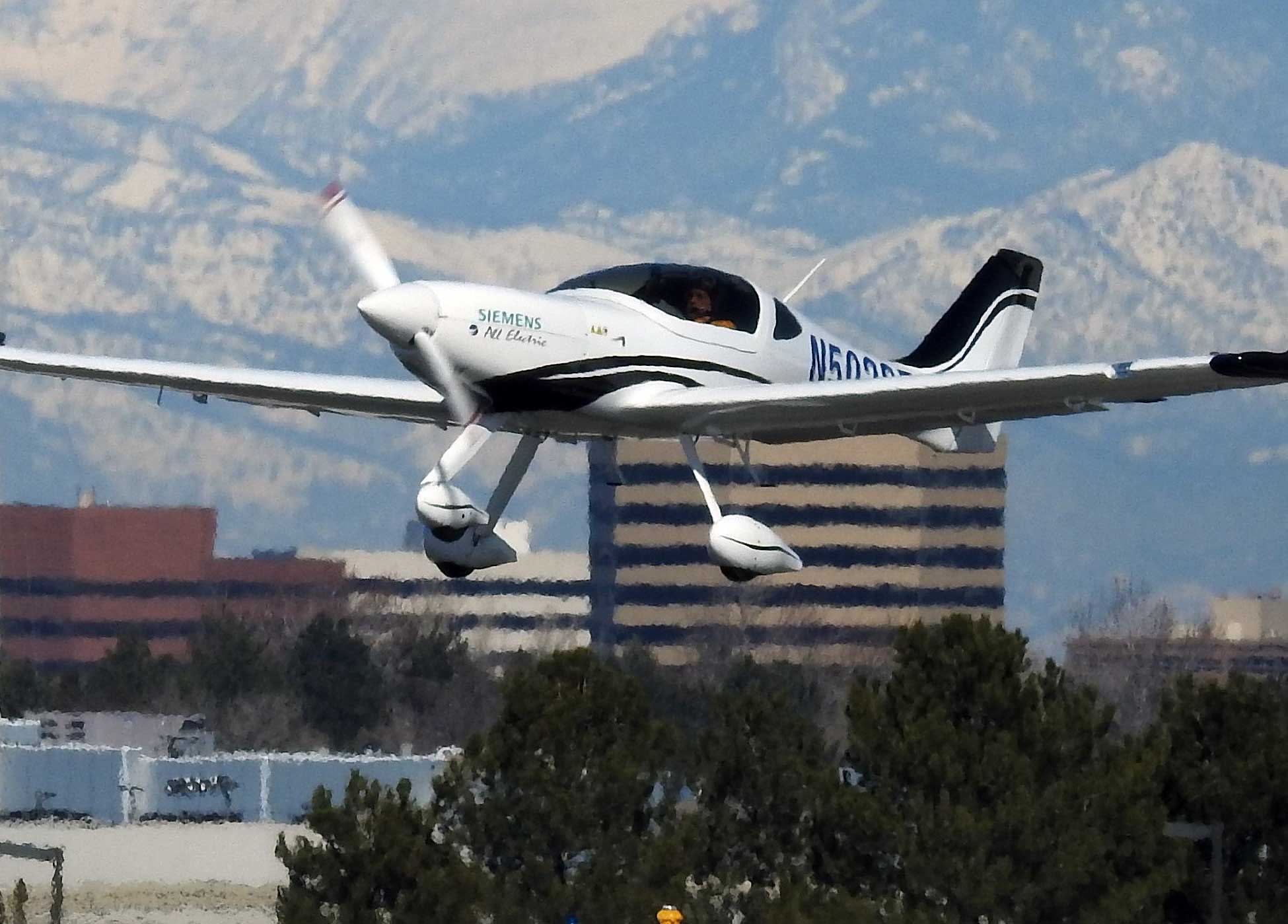 Bye's allelectric eFlyer heads for 300 orders FLYER