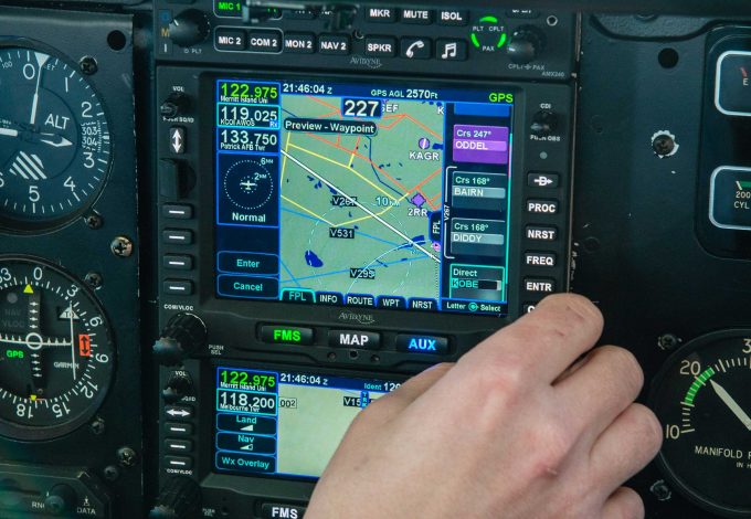 Avidyne IFD440/540 avionics : FLYER