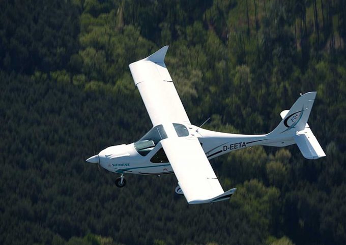 First flight for Flight Design's new electric F2e : : FLYER