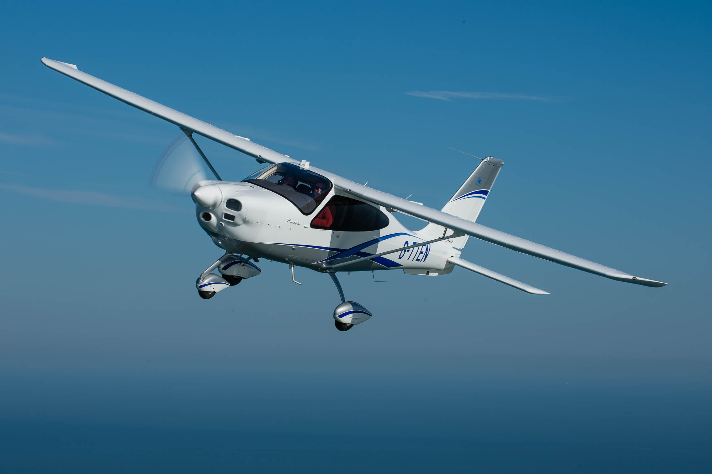 Tecnam P2010 : FLYER