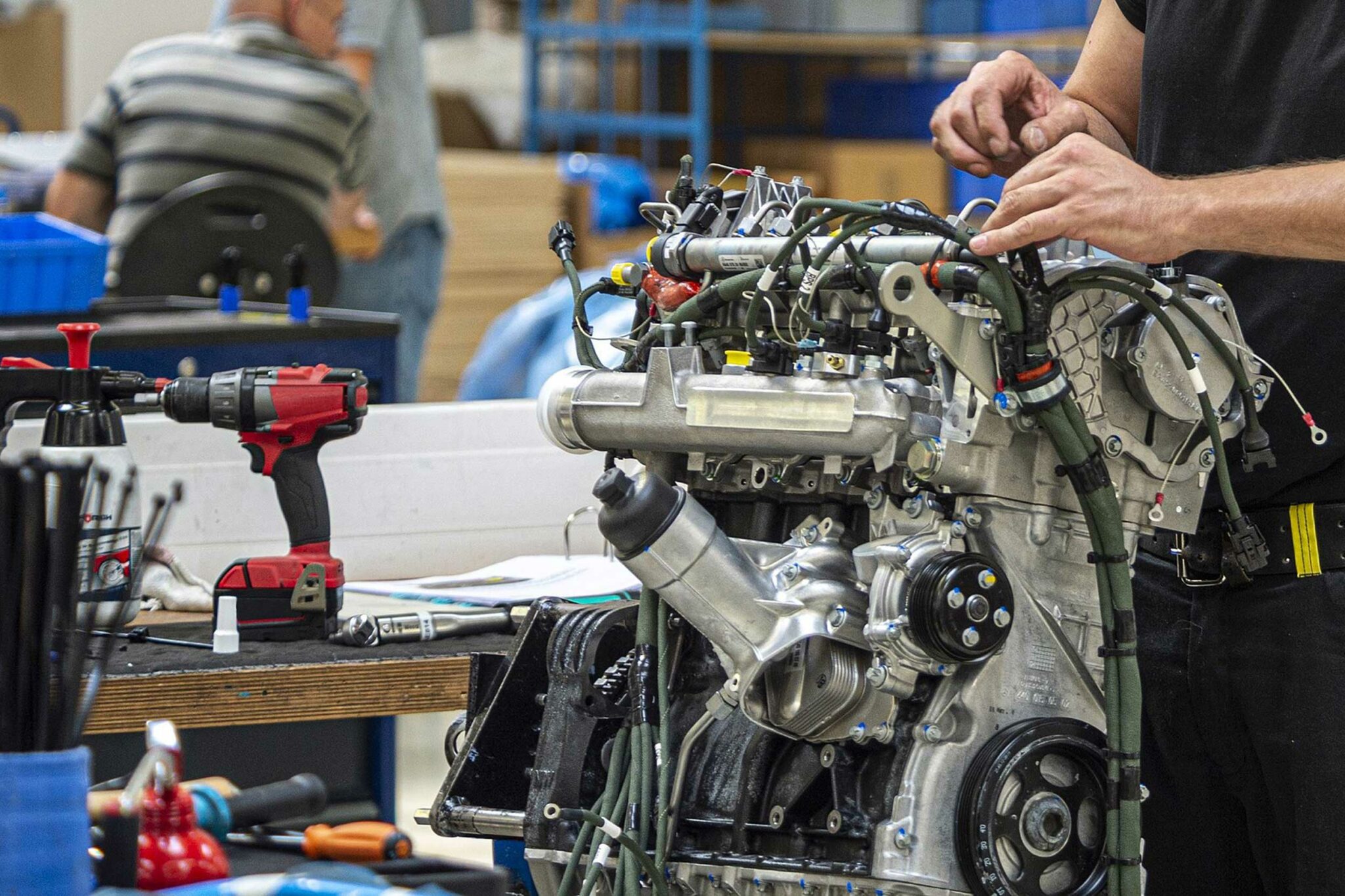 Diamond Aircraft reveals 'dual fuel' engine research : : FLYER