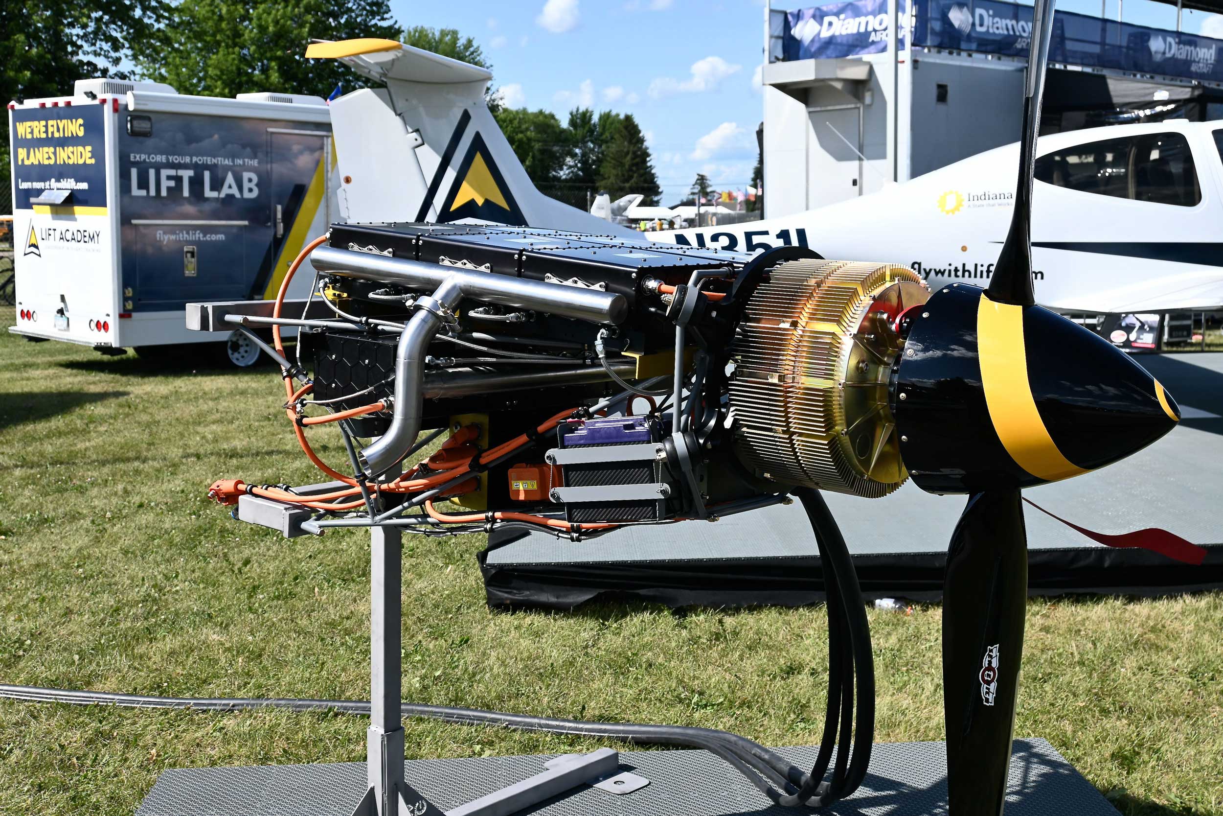 Electric Power System revealed for Diamond eDA40 FLYER