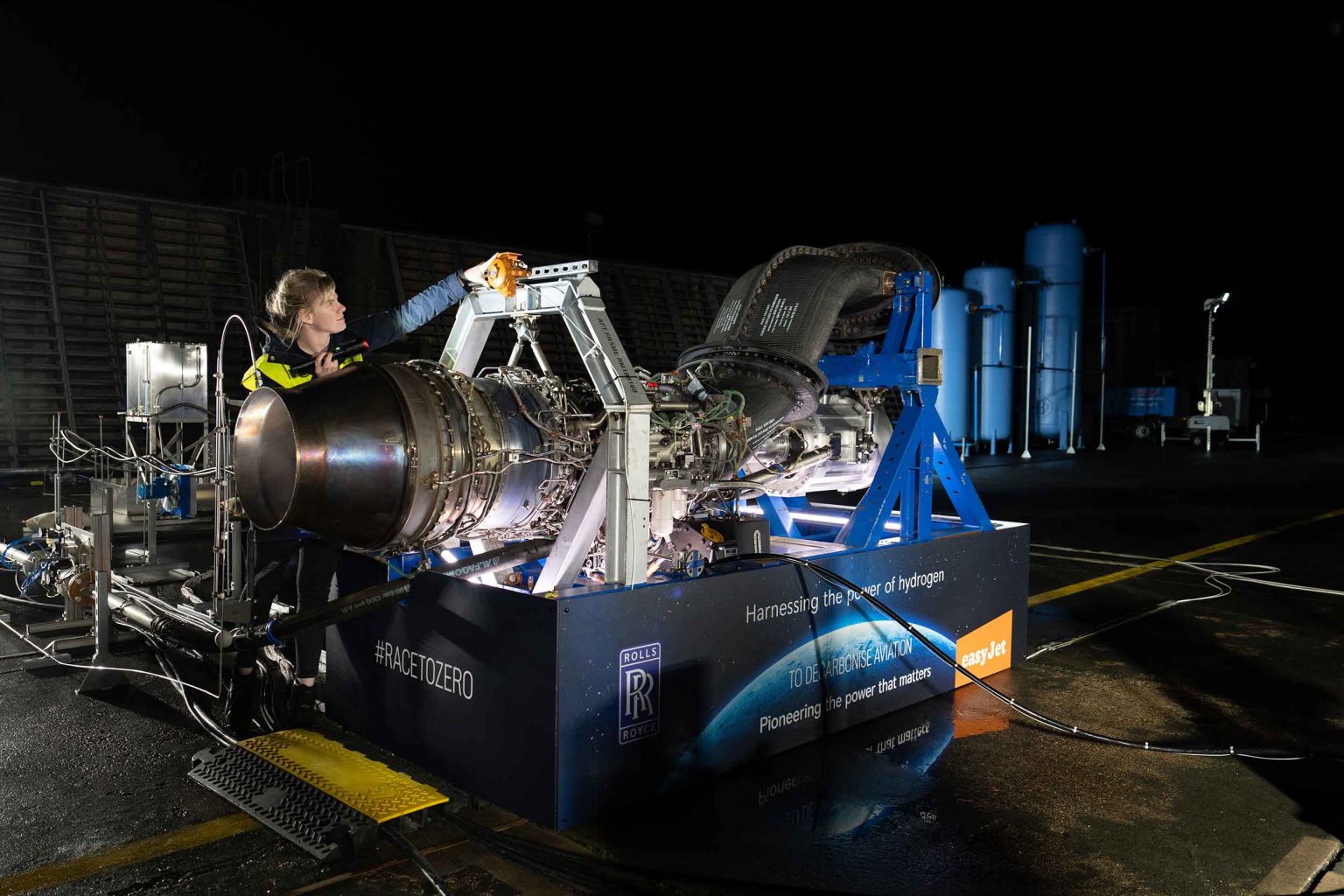 RollsRoyce and easyJet set milestone with hydrogenburning jet engine