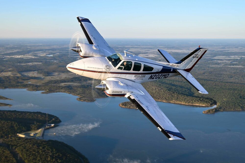 AOPA's Beechcraft Baron is flying with GAMI G100UL in the left tank. Photo by David Tulis.