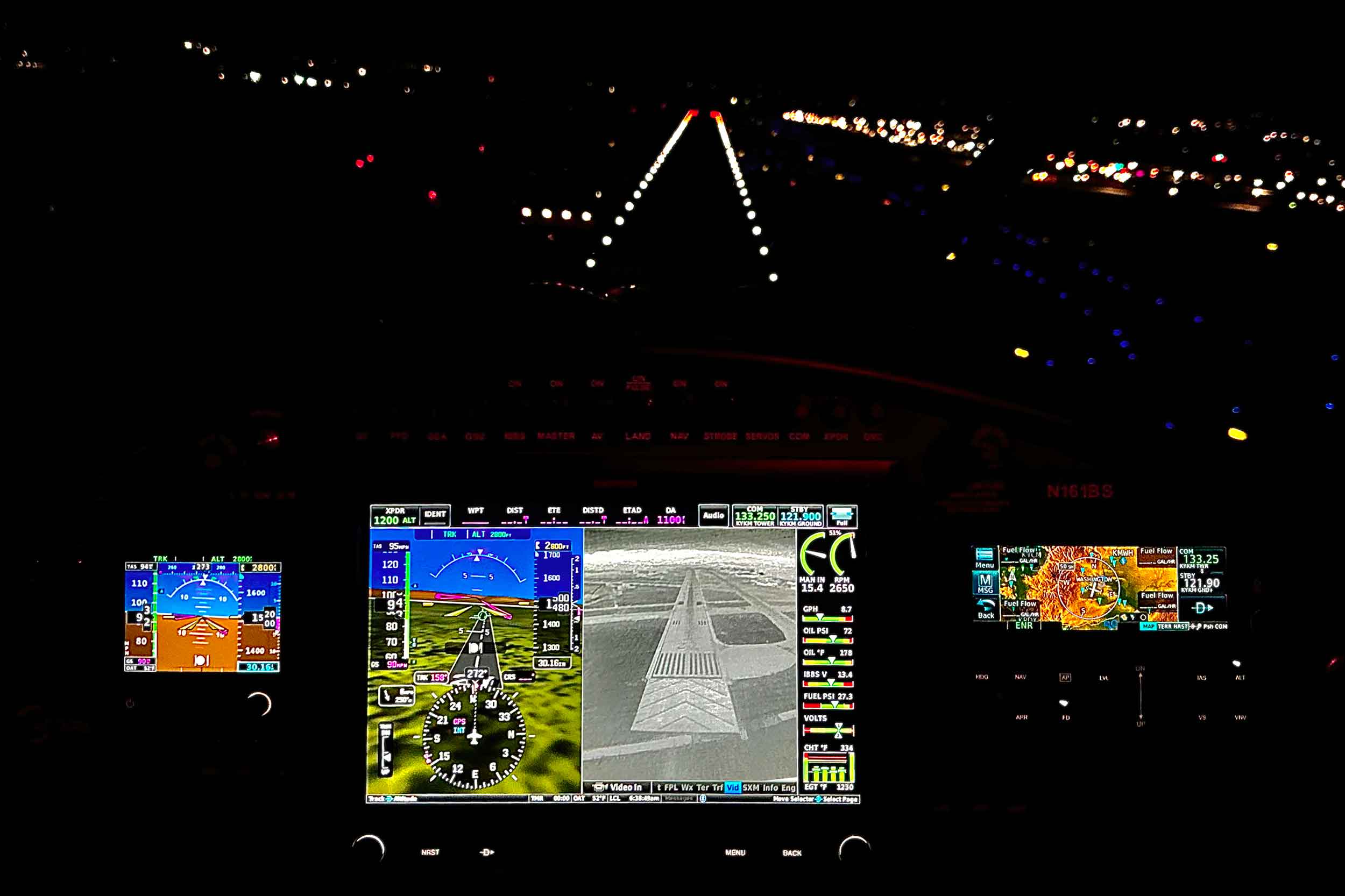 IR camera equipped Carbon Cub on final for Runway 27 at night