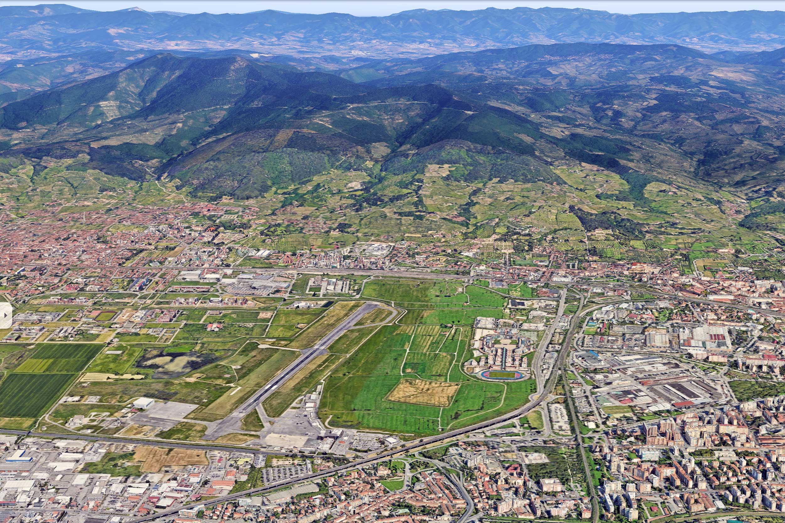 This is how Florence Airport looks at the mome nt with the runway pointing straight at the mountains. Image: Google 