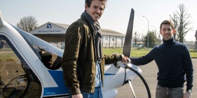 Emeric de Waziers (left) and Bertrand Joab-Cornu (right), co-founders of Wingly, pose in front of a Pipistrel Velis Electro. Wingly plans to offer electric flights from this summer