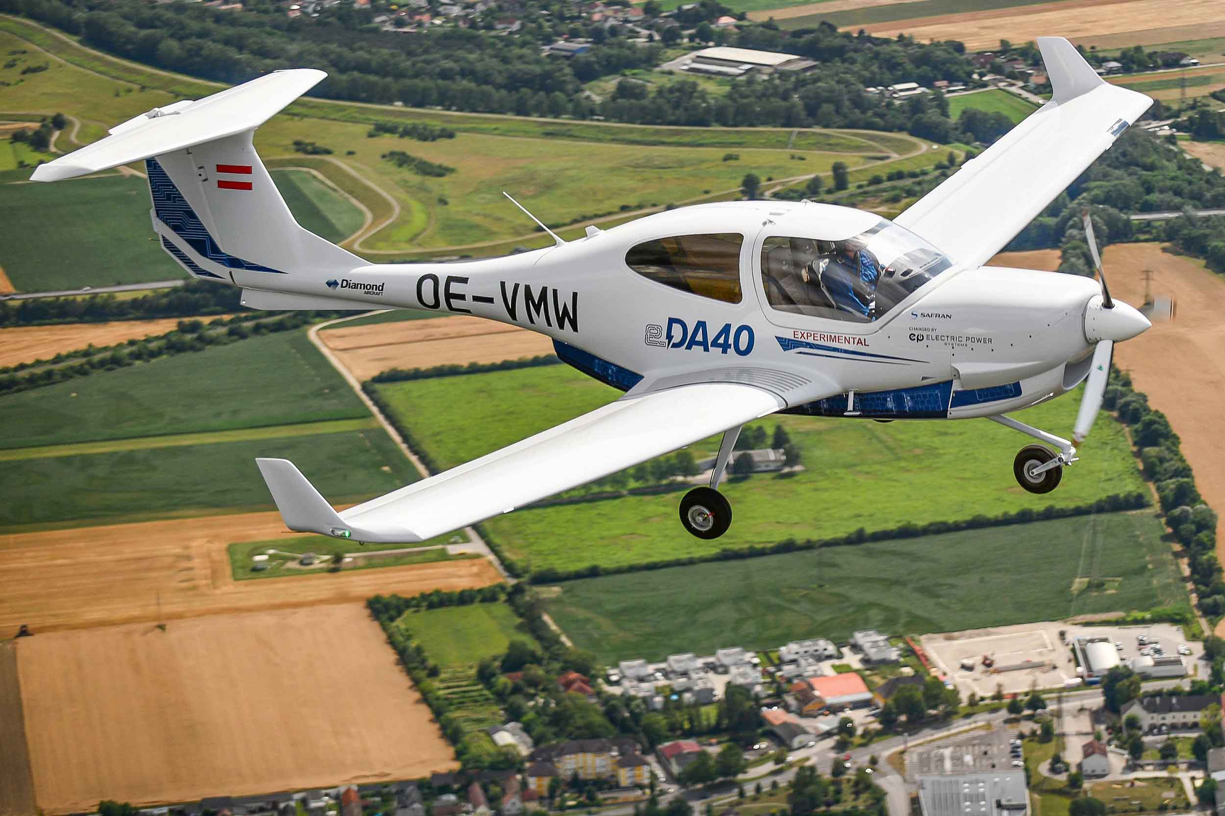 airBaltic Pilot Academy goes electric with Diamond : : FLYER