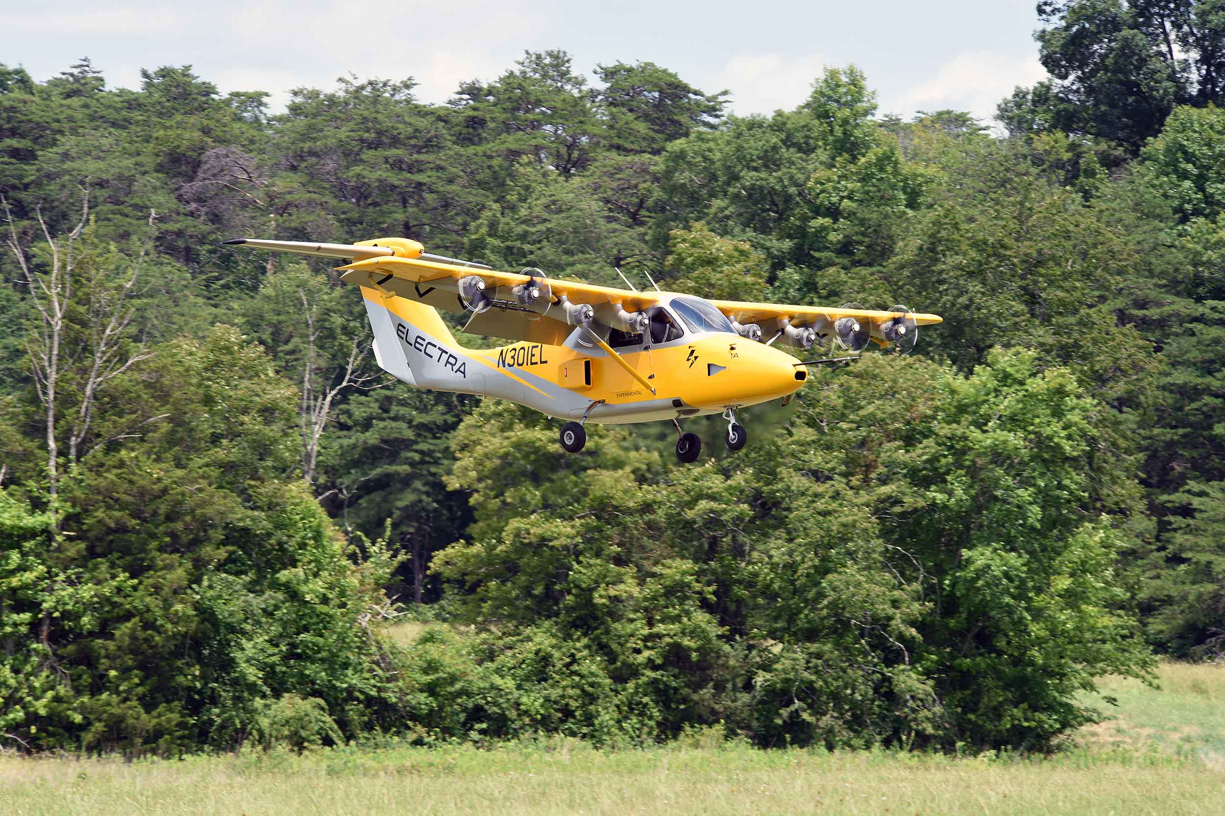 Electra's EL-2 Goldfinch eSTOL technology demonstrator requires no charging infrastructure as the batteries are charged in-flight by the hybrid propulsion system