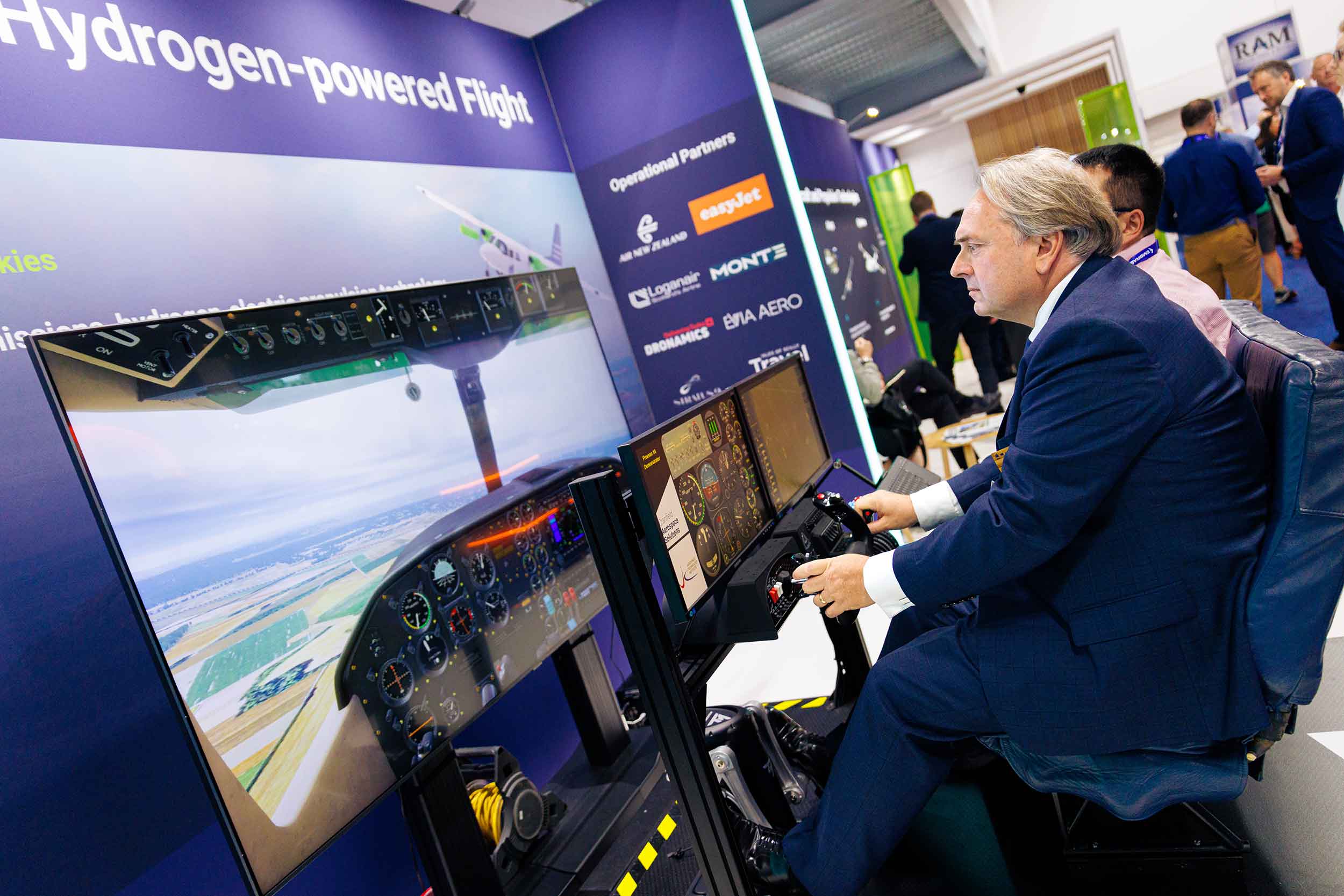 Cranfield Aerospace Solutions had a fascinating simulator to demo its hydrogen powered Islander