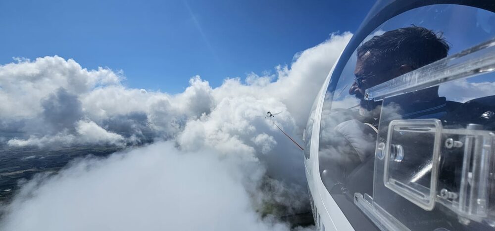 Ian Gallacher: ASK 21 glider R12 on tow.