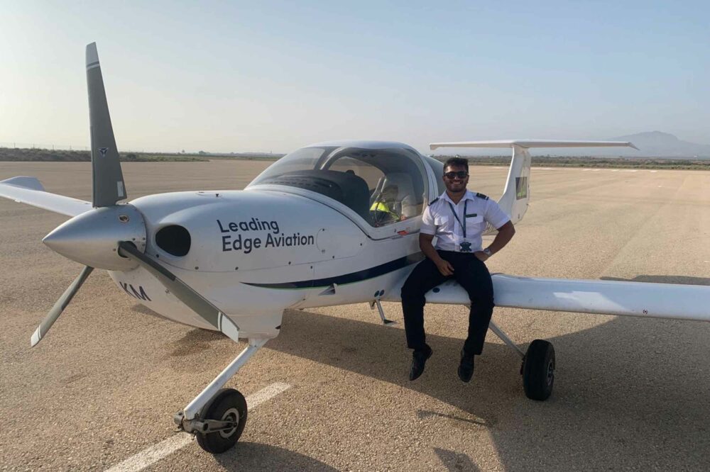 Student enjoying the sun at Leading Edge Aviation's Alhama campus