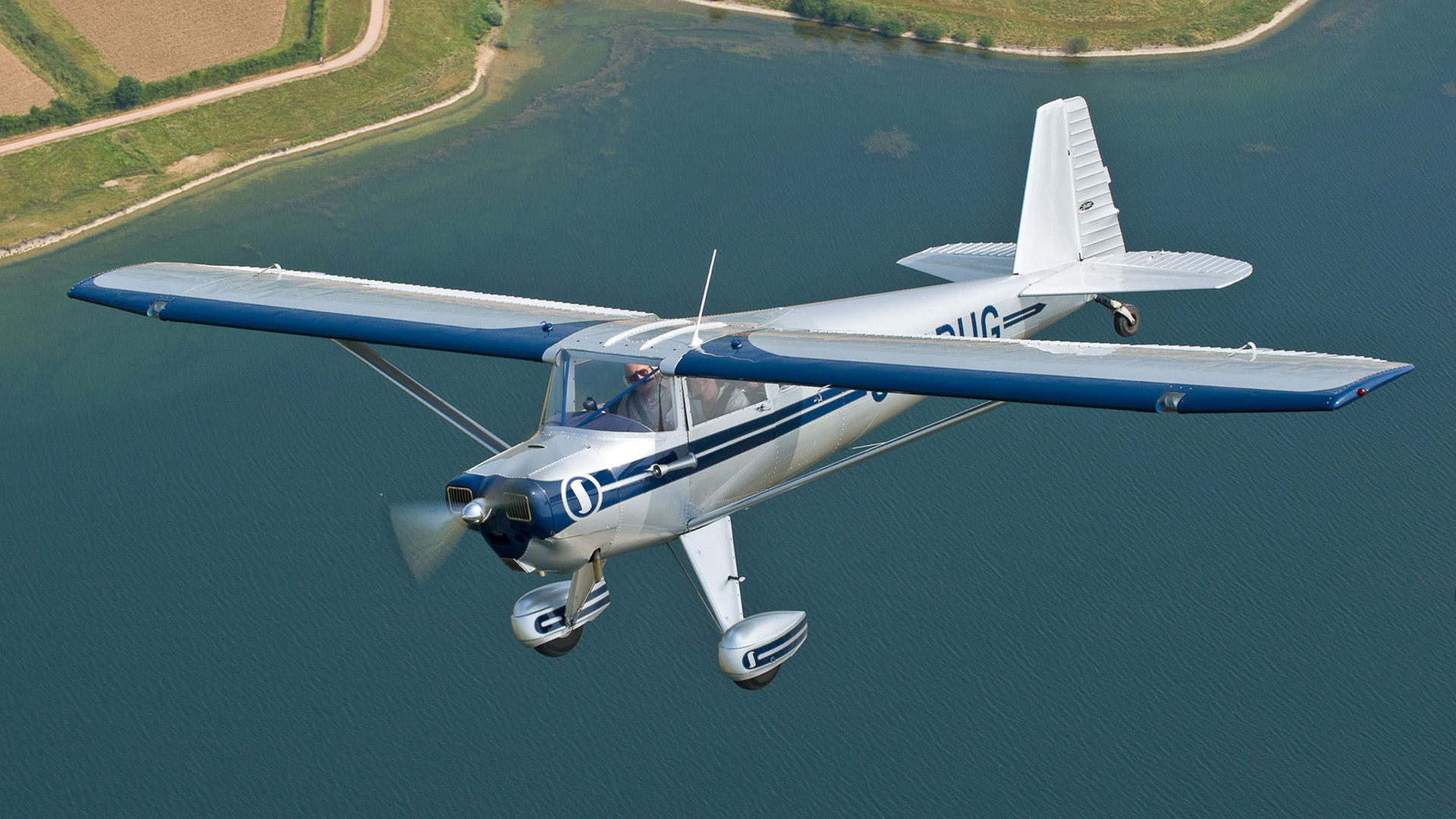 Entire Luscombe factory up for auction : : FLYER