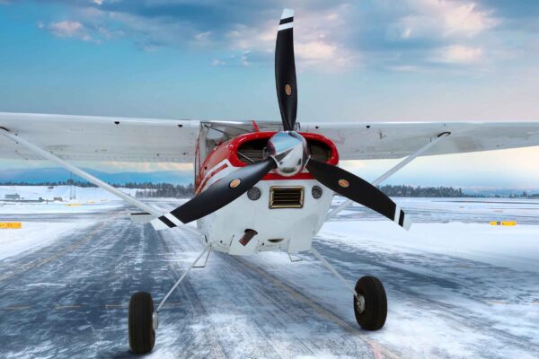 Cessna Skywagon wearing Hartzell's new Carbon Voyager prop. Photo: Hartzell