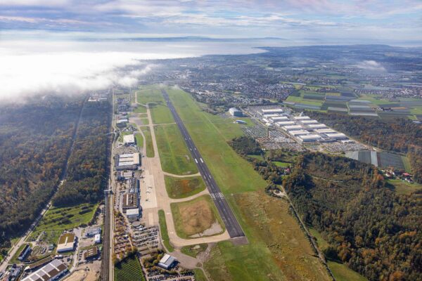 Friedrichshafen Airport has a spectacular location close to Lake Constance (Bodensee) and the Alps