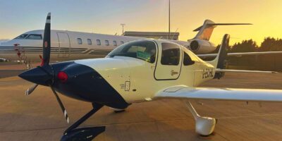 Wow! What a training aircraft - brand new Cirrus G7 SR20 at Echelon Air