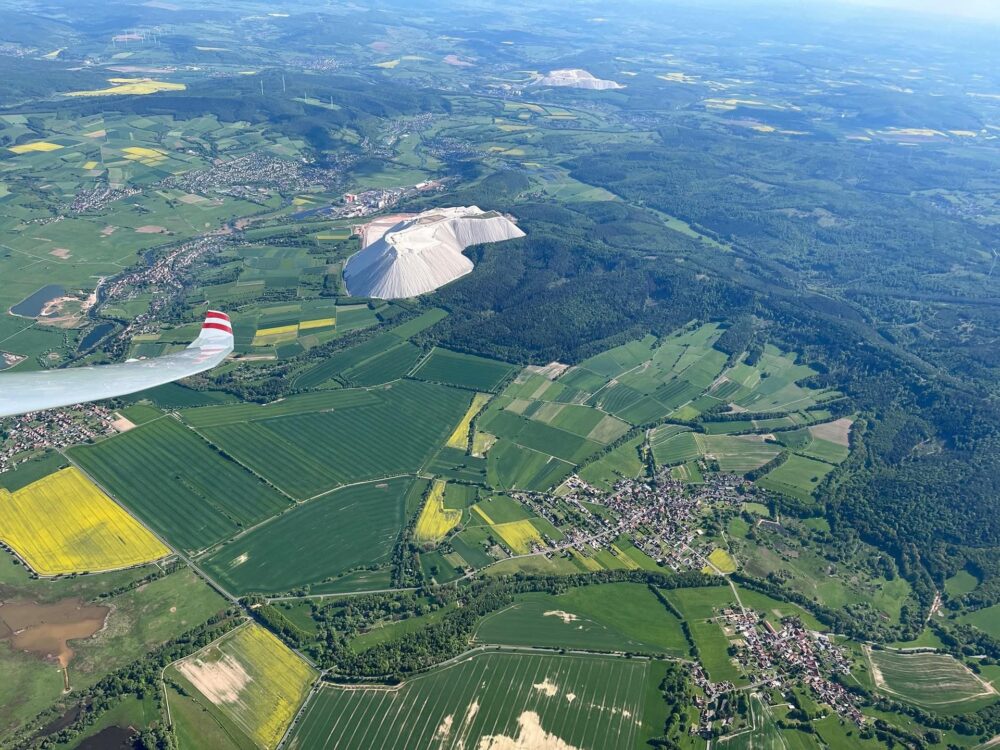 Hans Gijrath soaring.