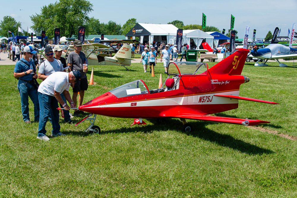 Yep, that's a real live Bede 5 jet!