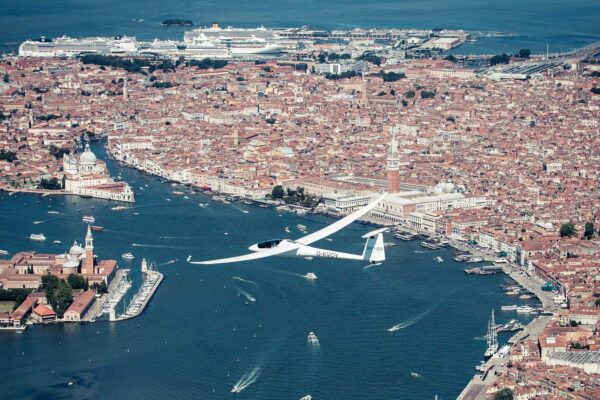 ... plus a follow up trip to Venicle to fly the Stemme S12. This is in the circuit for Venice Lido Airport