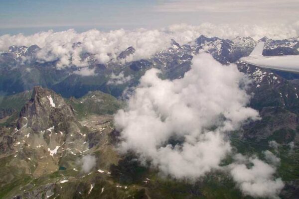 In What Caught My Eye, Dave picked a trip to the Pyrenees to fly the Stemme S6 and S10 in 2025...