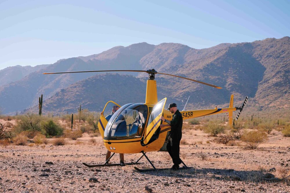 Robinson celebrates 50 years since iconic R22 first flight : : FLYER