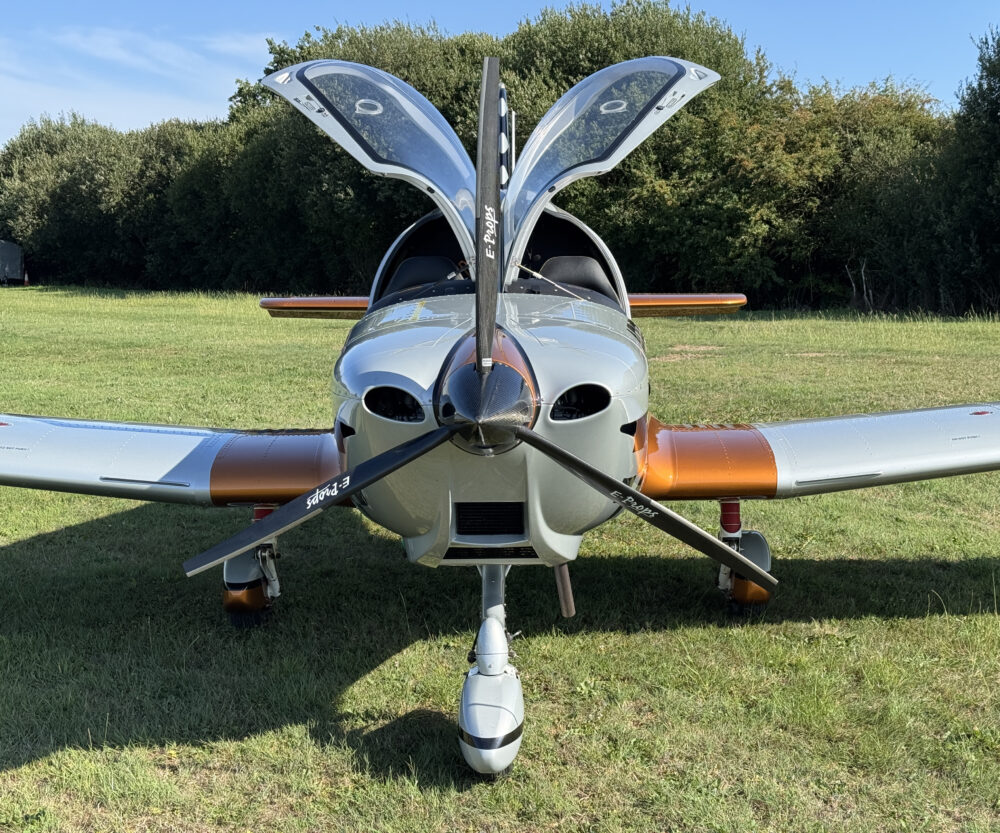 skyleader400forontal view
