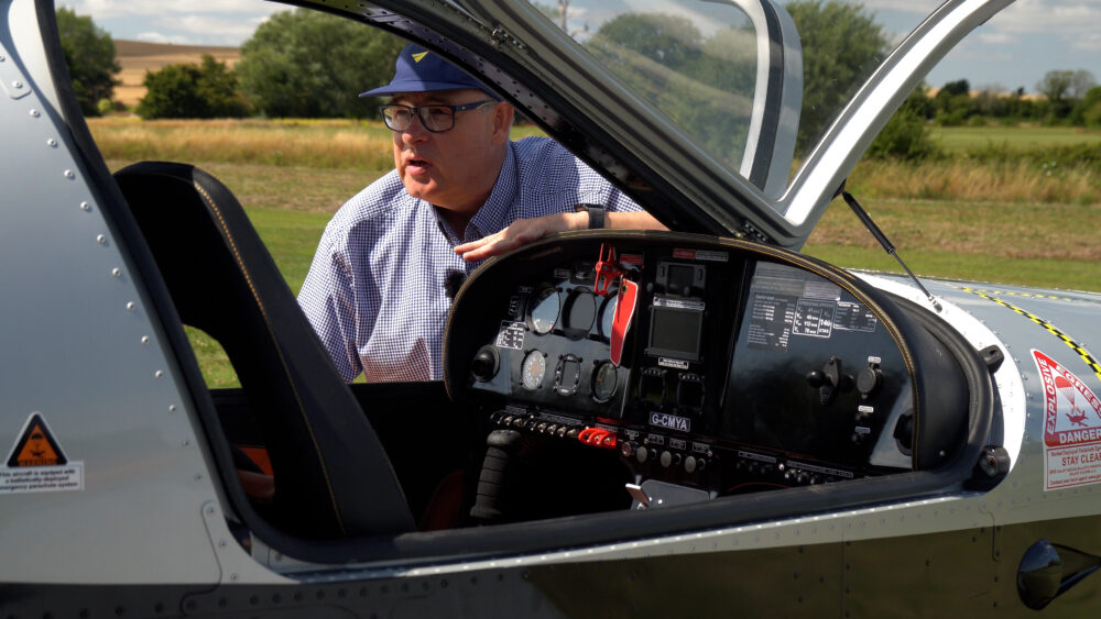 Skyleader400 looking at the interior