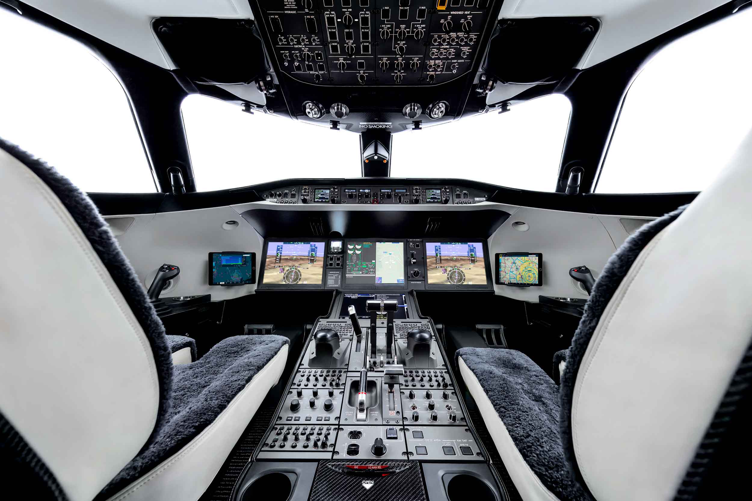 Wow! What a flightdeck! This is the pilots' workspace on the Global 8000