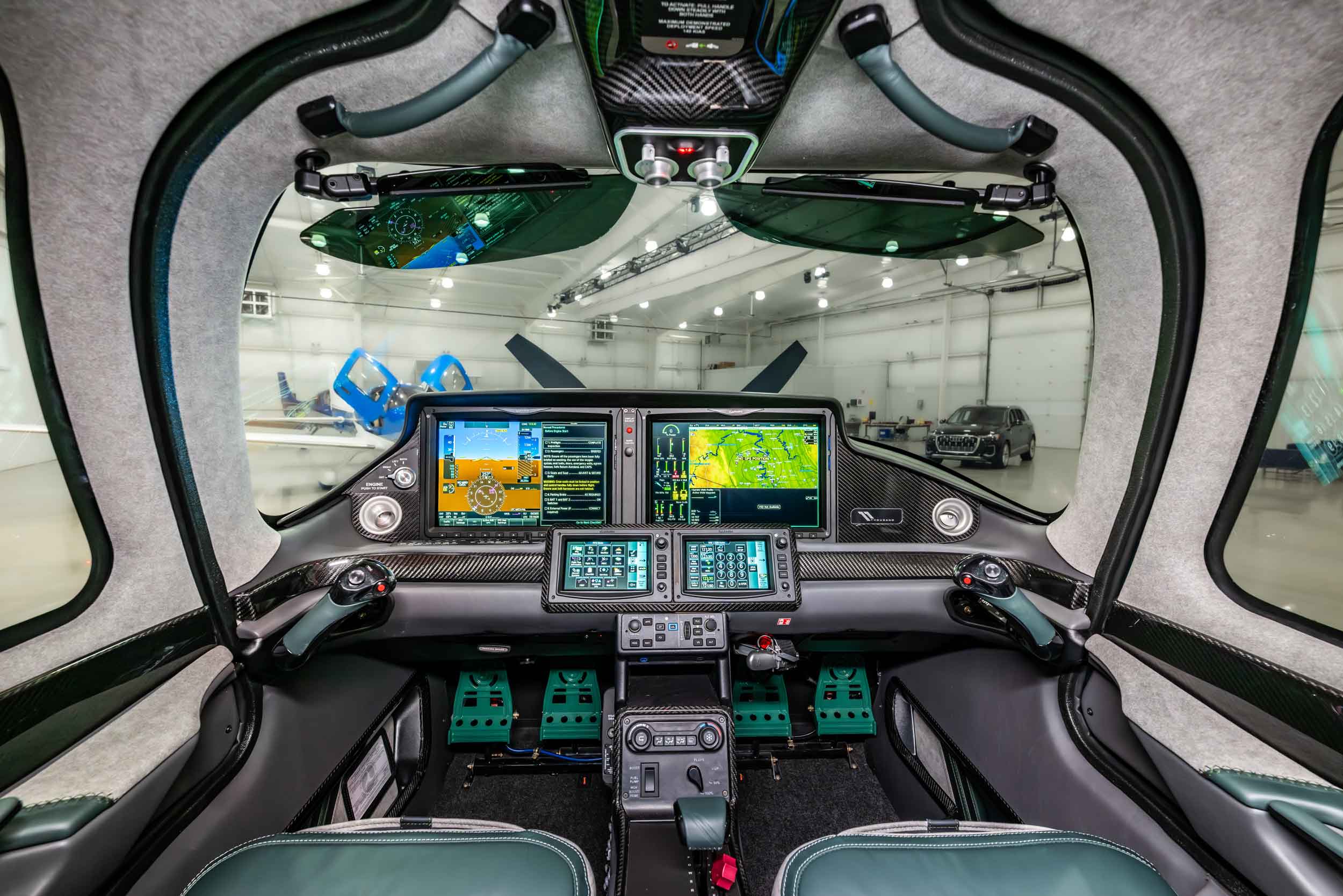 Simply amazing cockpit on the latest Cirrus SR