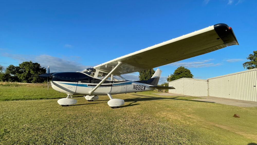 Cessna 182 at Wadswick
