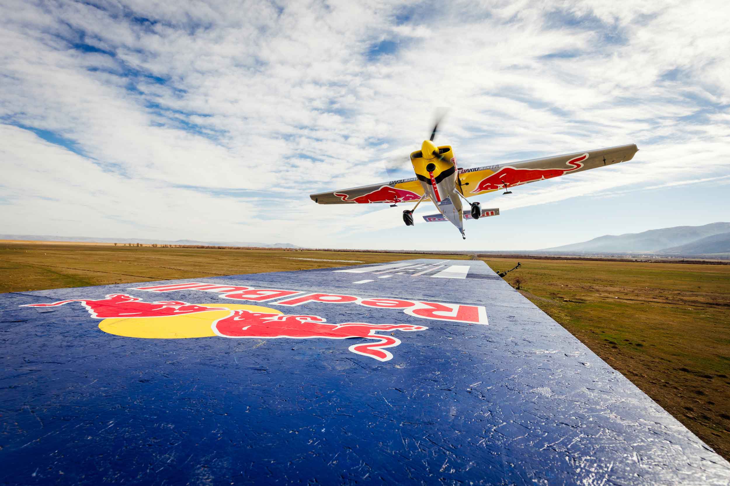 Dario Costa landing on a moving train. Photos: Red Bull